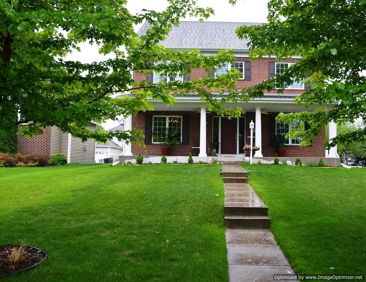 4 bed, 2432 sqft, $3,350 — Photo 2