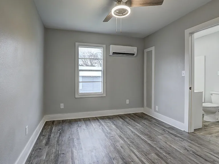 210 Forrest St — Photo 12