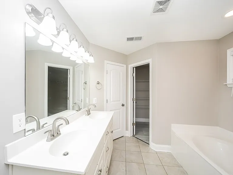 7200 Kingcrest Rd — Photo 11