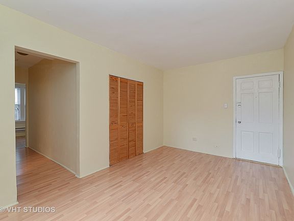3rd image of 844 W Ainslie St