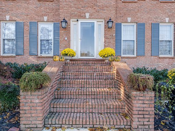 3rd image of 2800 Wimbledon Ct