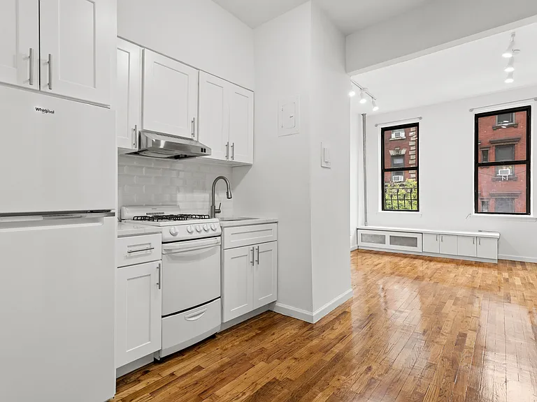 110 Thompson St #3B — Photo 2