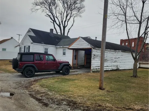 7 Brown Ct, Mattoon, IL 61938