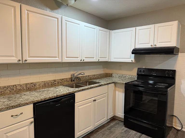 2504 Normont Cir — Photo 7