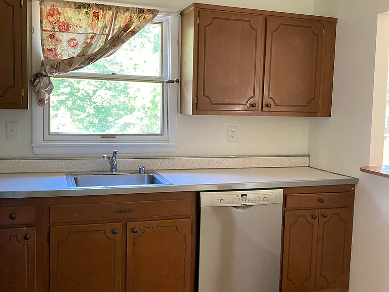 852 Constellation Dr — Photo 3