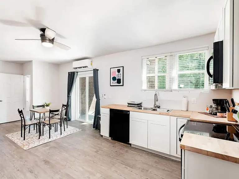 5540 Delmar Blvd — Photo 3