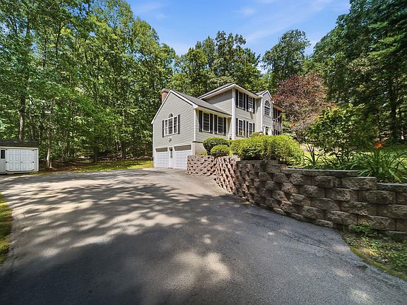 2nd image of 4 Longmeadow Road