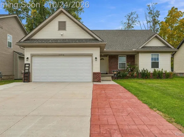 26266 Pine Gate Dr, Chesterfield, MI 48051