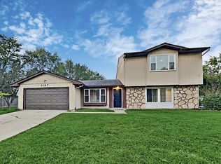 395 Waverly Dr, Elgin, IL 60120