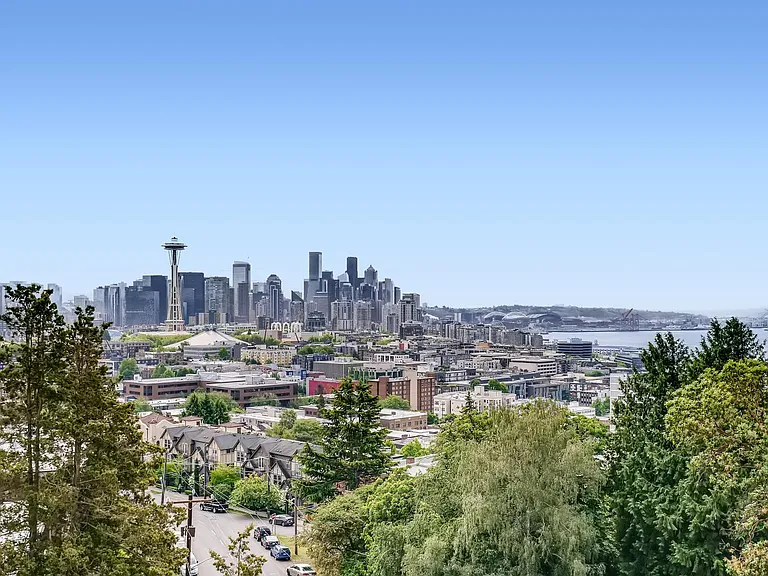 Skyline House — Photo 28