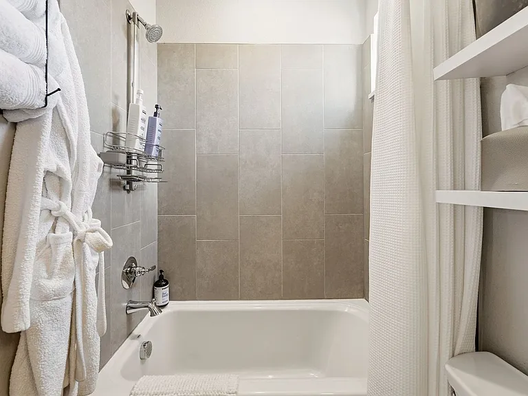 1731 Irving St #105 — Photo 40