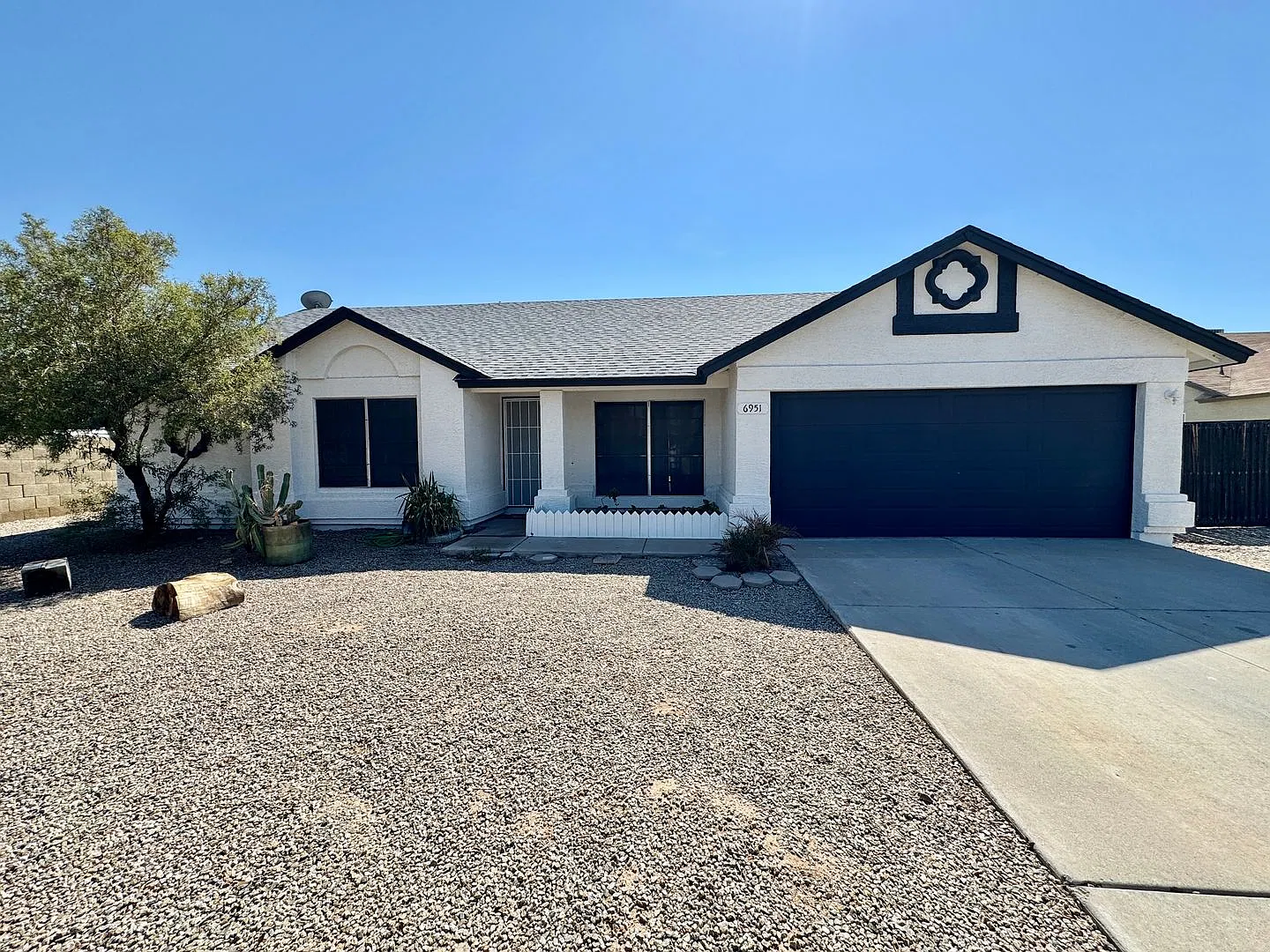 3 Bedroom 2 Bath Single Level Home! NO HOA — Photo 1