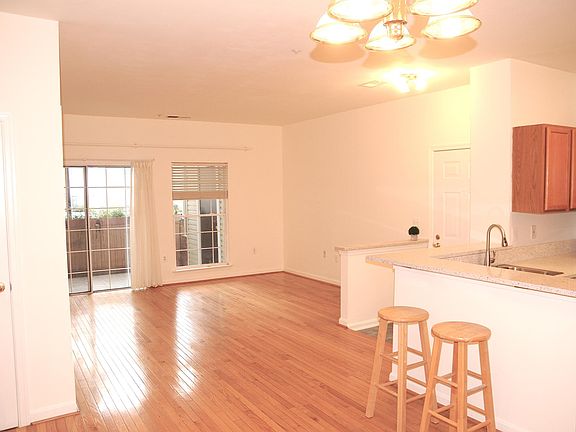 Open floor plan living/dining/kitchen