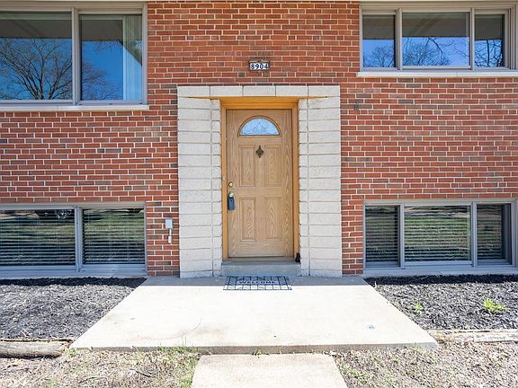 3rd image of 8904 Larchwood Ct