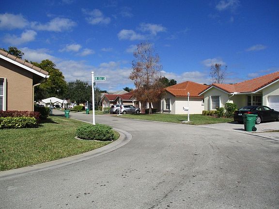 5th image of 10601 NW 16th Ct