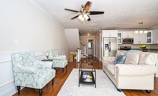 5th image of 44 Town Hill St #2
