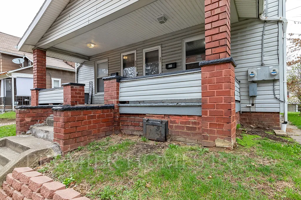 2 bed, 1150 sqft, $995 — Photo 2