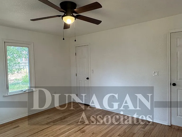 705 N Elm St — Photo 4
