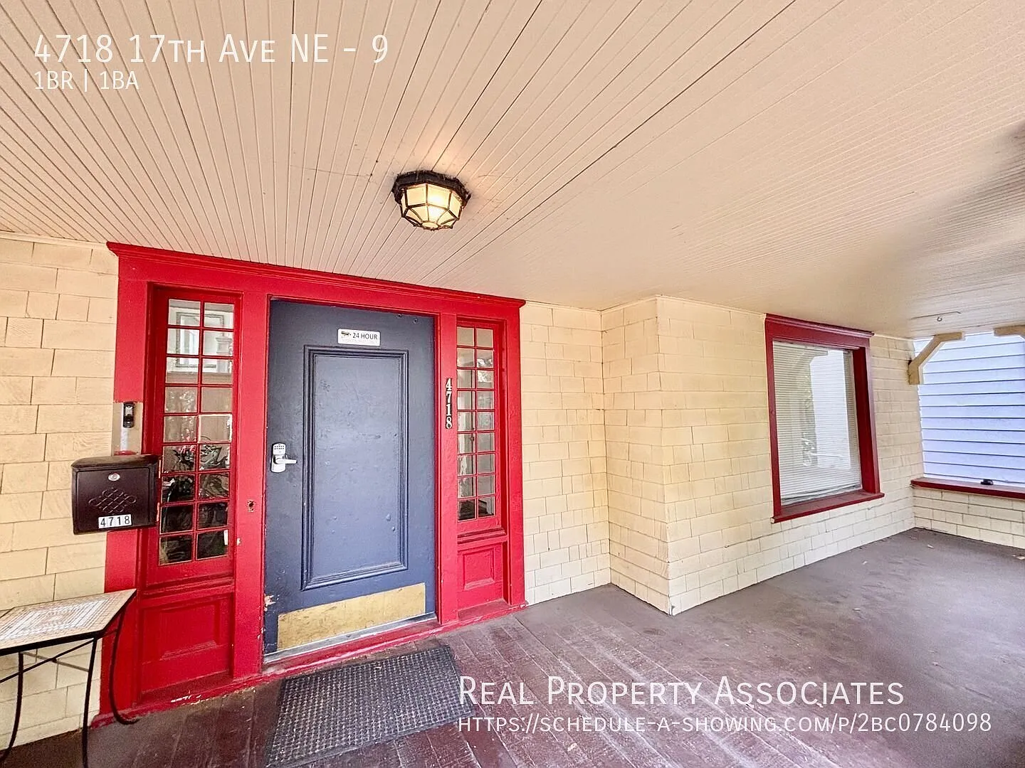 Room For Rent In The University District Flexible Lease Terms! *Shared Living* — Photo 2