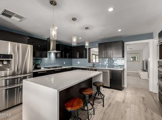 2402 N 37th St, Phoenix, AZ 85008