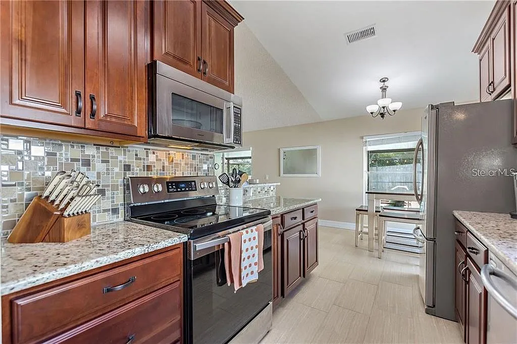Building Photo - 3662 Chatham Dr