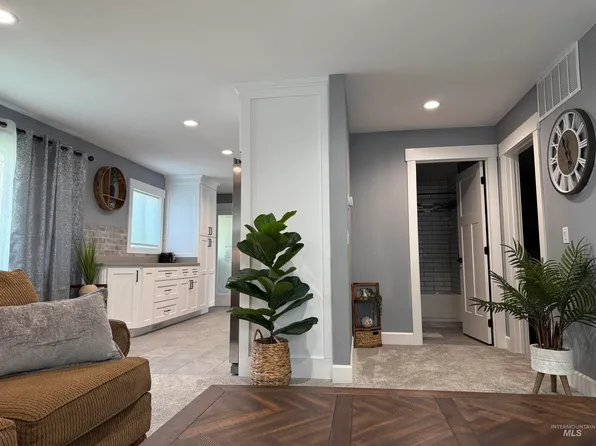 1111 7th St, Clarkston, WA 99403