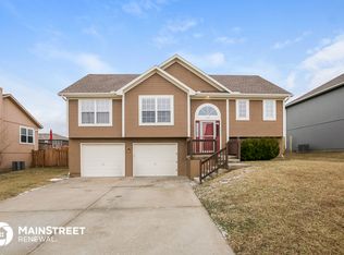 423 Spring Branch Dr, Raymore, MO 64083