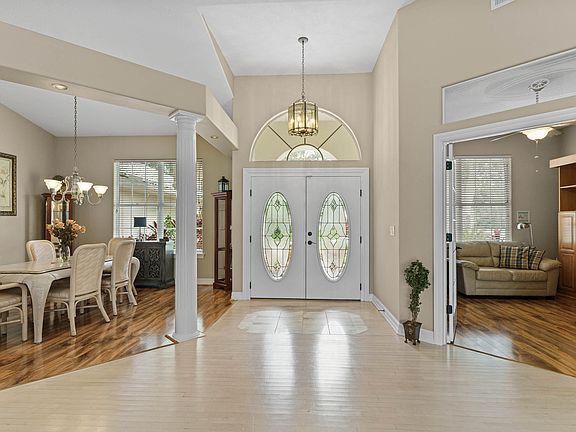 4th image of 6 Lake Isle Way