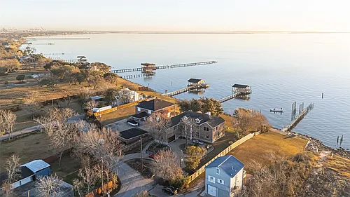 2011 Crescent Dr Photo 1