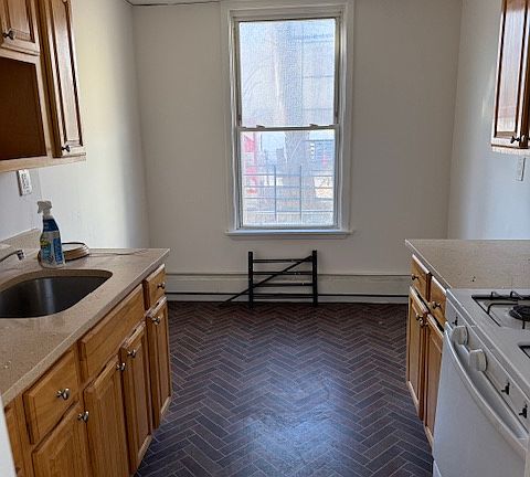 5th image of 168 Hillside Ave #1F