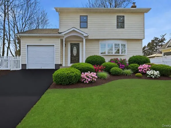 10 Curlin Lane, Saint James, NY 11780