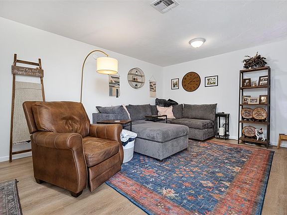4th image of 605 SW 7th St