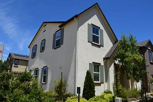 900 Lyon Pl Photo 1