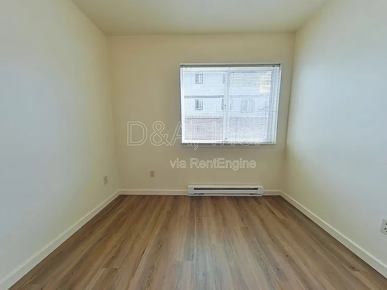 725 SW 13th St #5 — Photo 7