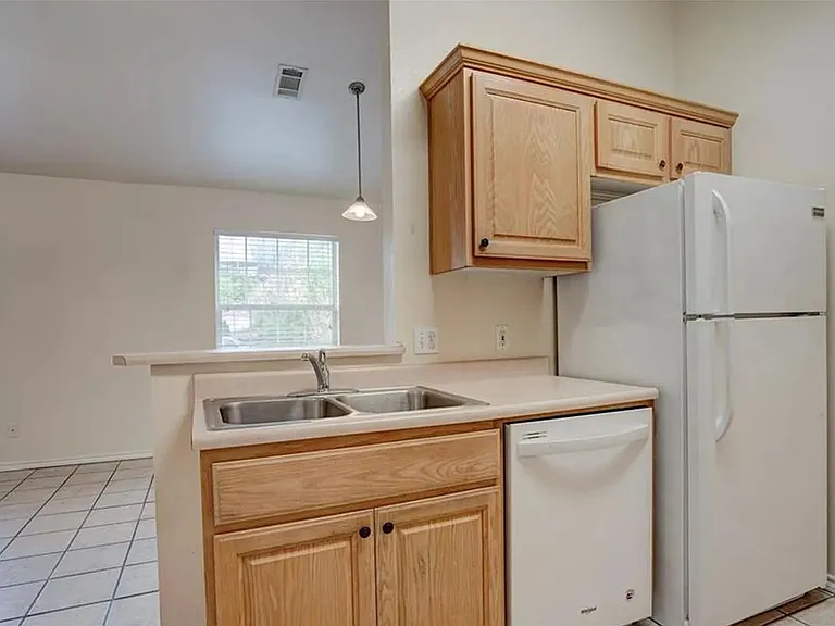 427 Lindsey St #113 — Photo 12