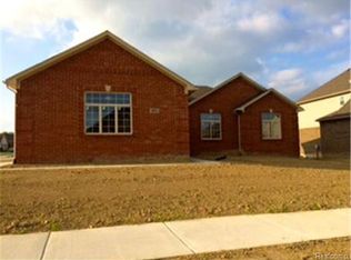 18931 Pembridge St, Macomb, MI 48042