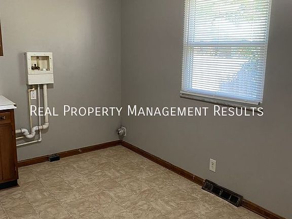 3rd image of 3019-3021 Hartmetz Ave #3019