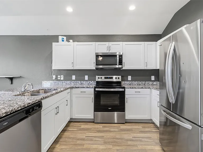 111 Bering Dr — Photo 4