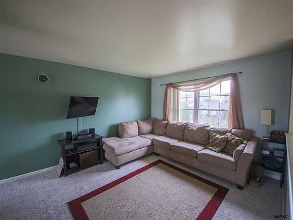 3rd image of 350 Steven Dr