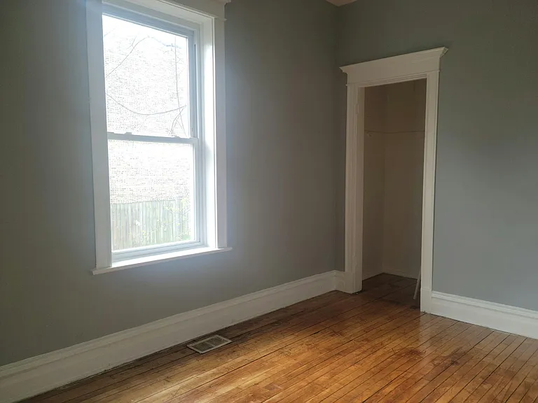 921 W 54th Pl #1F — Photo 10
