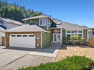 15611 157th Ave SE, Renton, WA 98058