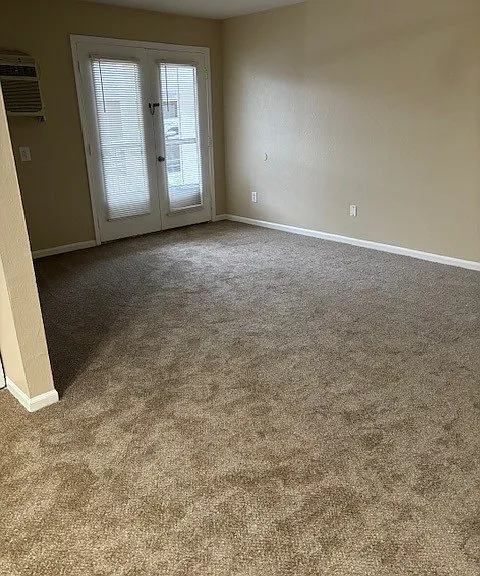 Sandpiper Apartments — Photo 13