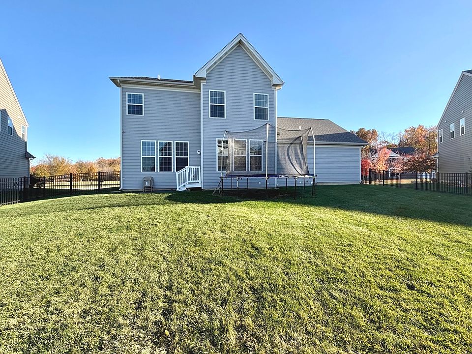 2nd image of 3660 Thornhill Dr