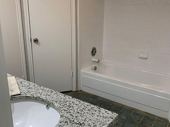 5th image of 4427 Shawna Dr