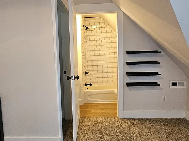 Second Floor Full Bathroom