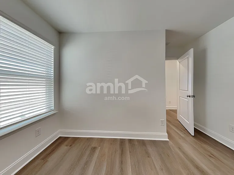 433 Armstrong Curv — Photo 12