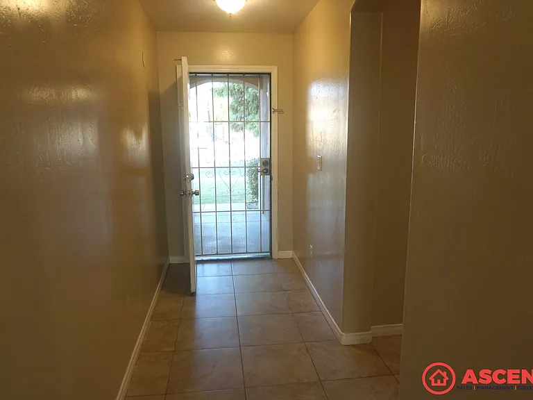 4216 Almond Grove Ln — Photo 3