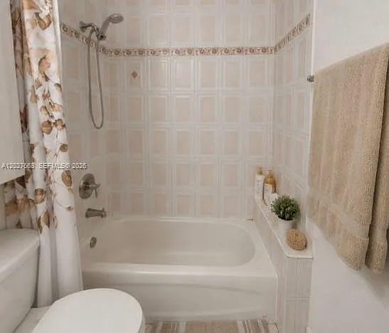 340 E 5th St #202 — Photo 13