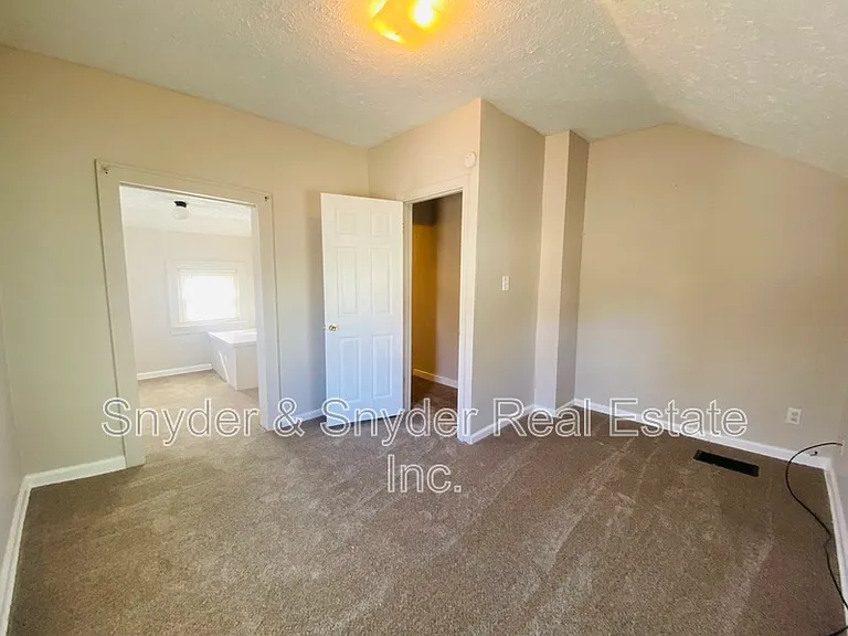 748 Merton Ave — Photo 11