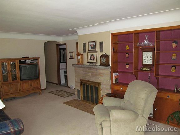 3rd image of 19719 Maxine St